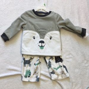 NWT Carter’s Fleece outfit (18 months)